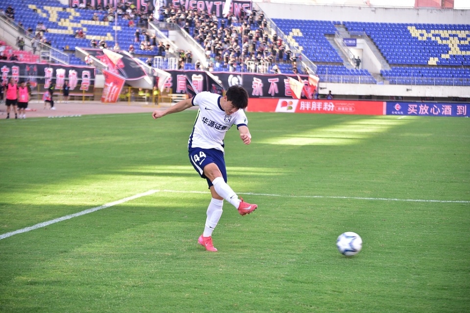 正深陷泥沼, 武汉三镇队, 首先需要调