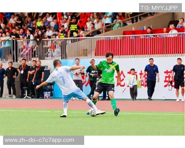 平民球队的闪耀之星：足球场上那些逆袭的草根球员故事